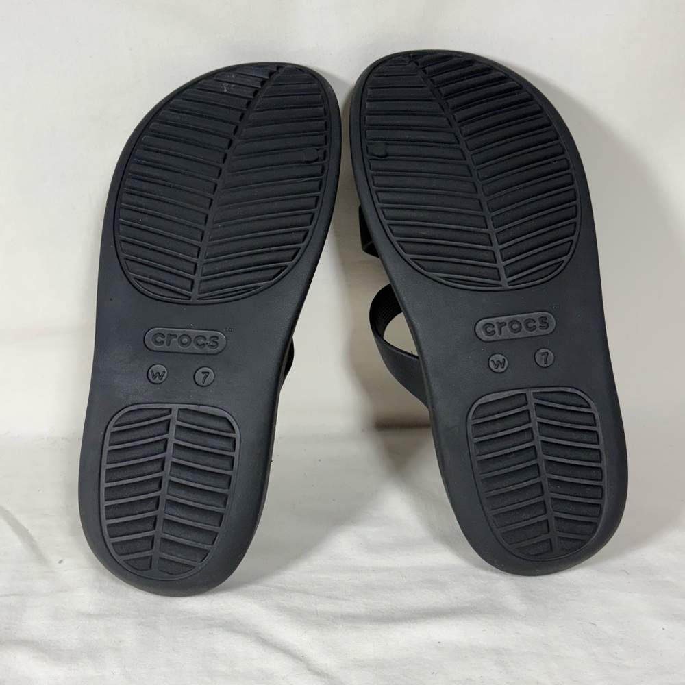 CROCS Getaway Black Sandals - Women's Size 7 - Picture 11 of 11